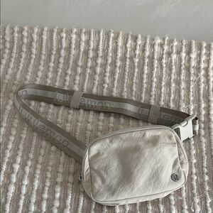 Lululemon Everywhere Belt Bag 1L
